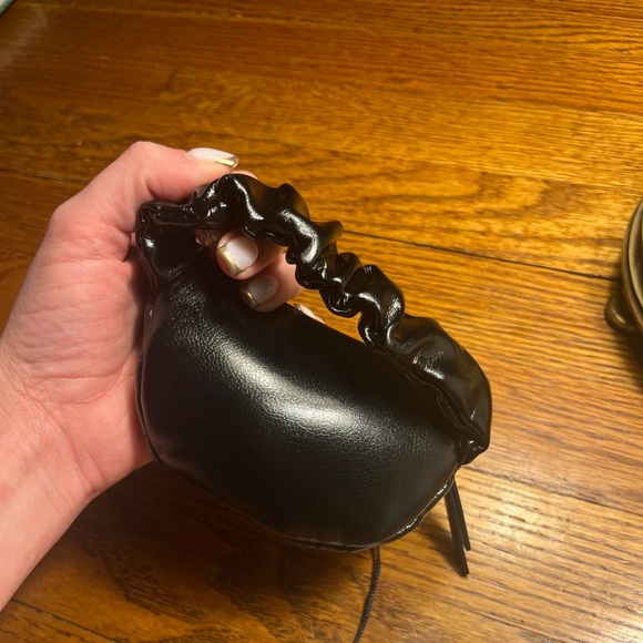 LOW START ✨NIB w/tag. Kurt Geiger Brixton Quilted Black leather Wristlet. - Picture 7 of 12